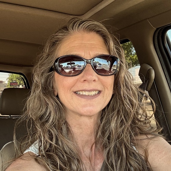 Meet your Posher, Amy - Picture 1 of 1